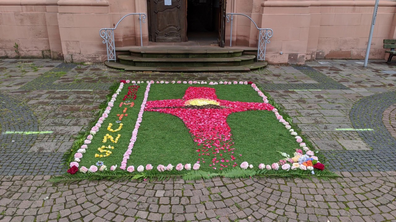 blumenteppich-fronleichnam-7-beeindruckende-designs-zum-staunen