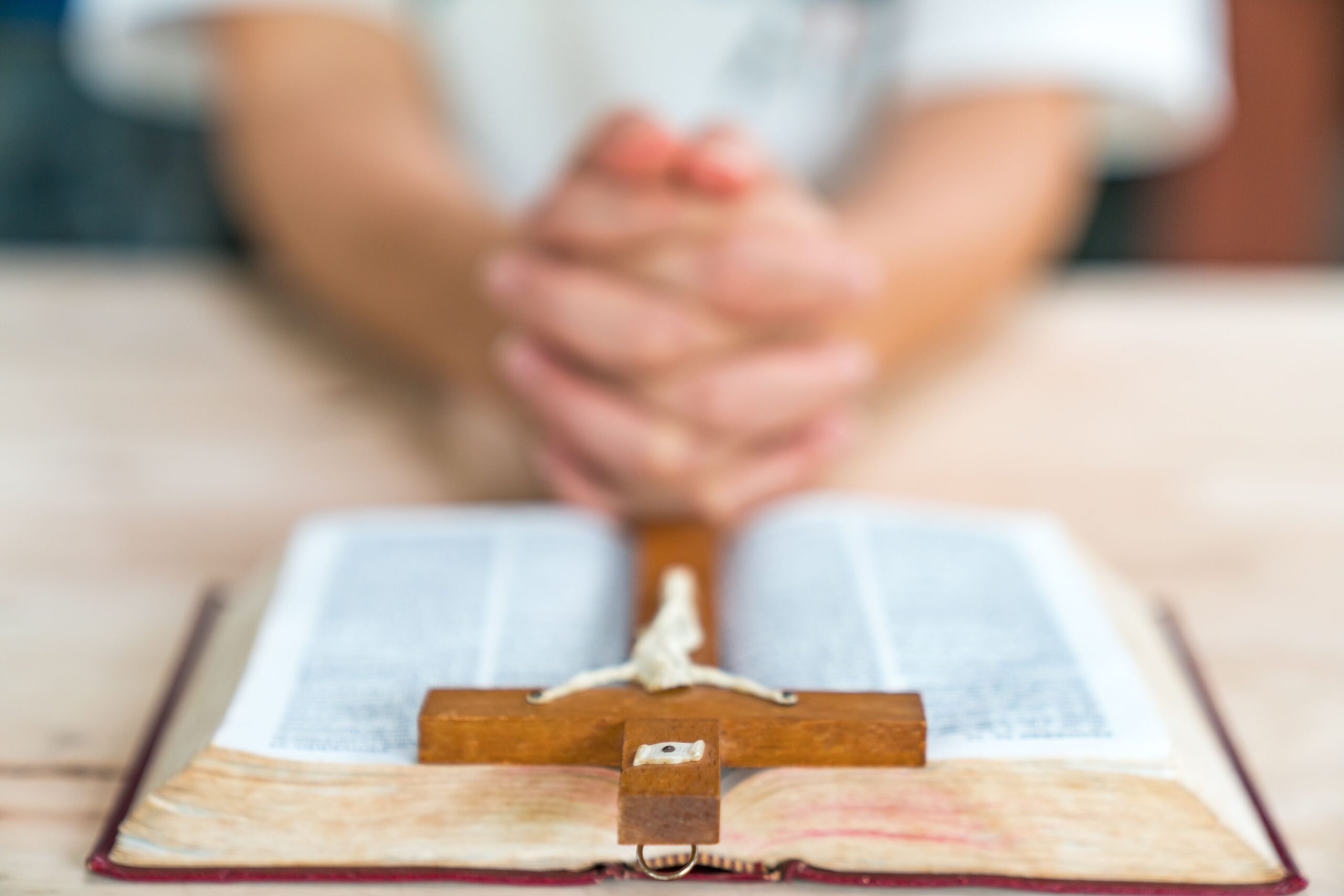 10 razones para hacer de la oración una prioridad en medio de la presión del mundo actual