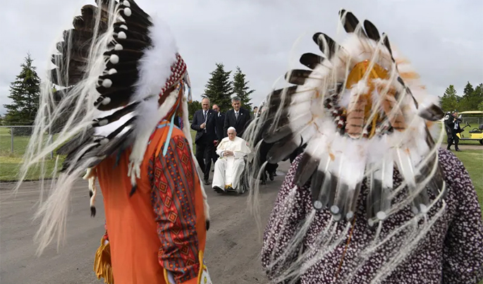 El Papa Francisco se disculpa por el daño causado a los indígenas canadienses en las escuelas residenciales
