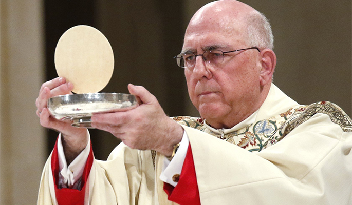 El arzobispo Naumann dice que está "triste" por el manejo del Papa de Biden y Pelosi sobre el aborto