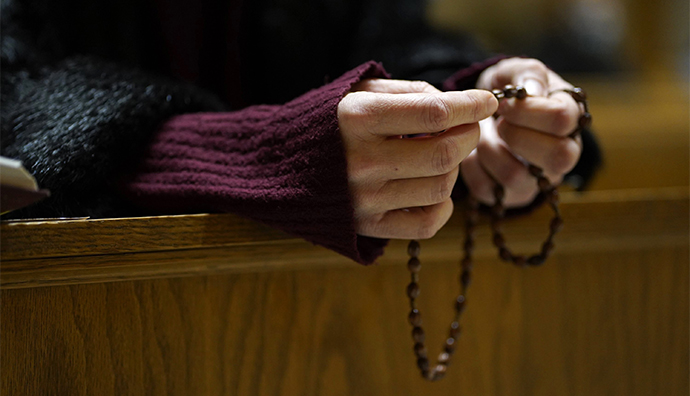 El Papa Francisco llora por el sufrimiento de Ucrania y pide el rosario diario por la paz