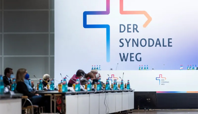 La reunión alemana del 'Camino Sinodal' termina con un llamado a bendiciones para personas del mismo sexo, cambio al Catecismo sobre la homosexualidad