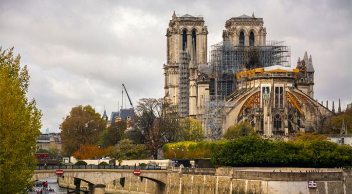 Arquidiócesis de París presentará planes para el interior de Notre-Dame en medio de protestas