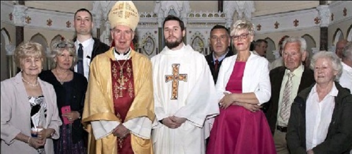 Obispo de Ferns rinde homenaje a la notable historia de un sacerdote