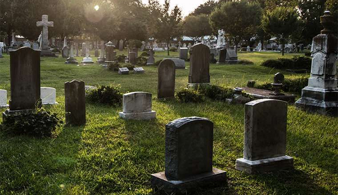 ¿Deberían los católicos hablar con sus seres queridos muertos?