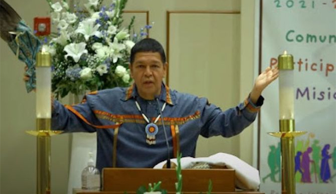 Las oraciones indígenas y el baile en la misa del Sínodo de San Bernardino provocan una reacción violenta