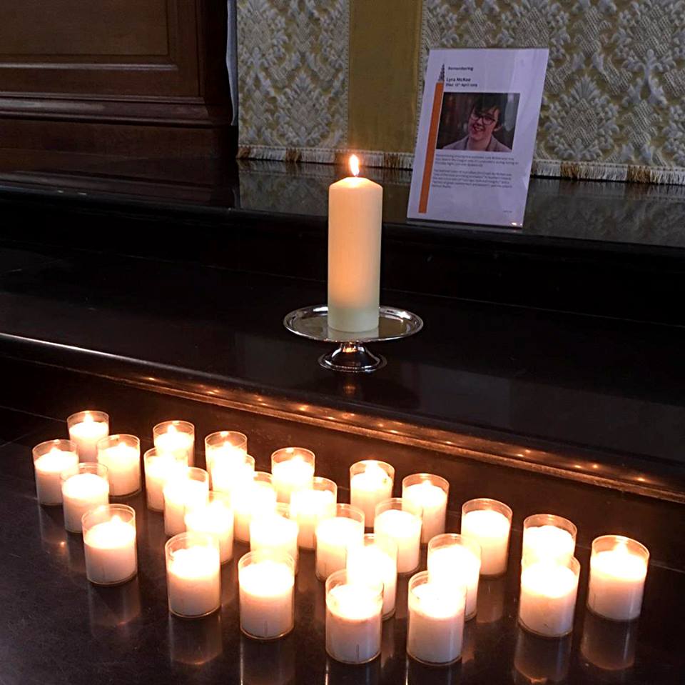 Llamado a un nuevo comienzo en Irlanda del Norte en el funeral de Lyra McKee