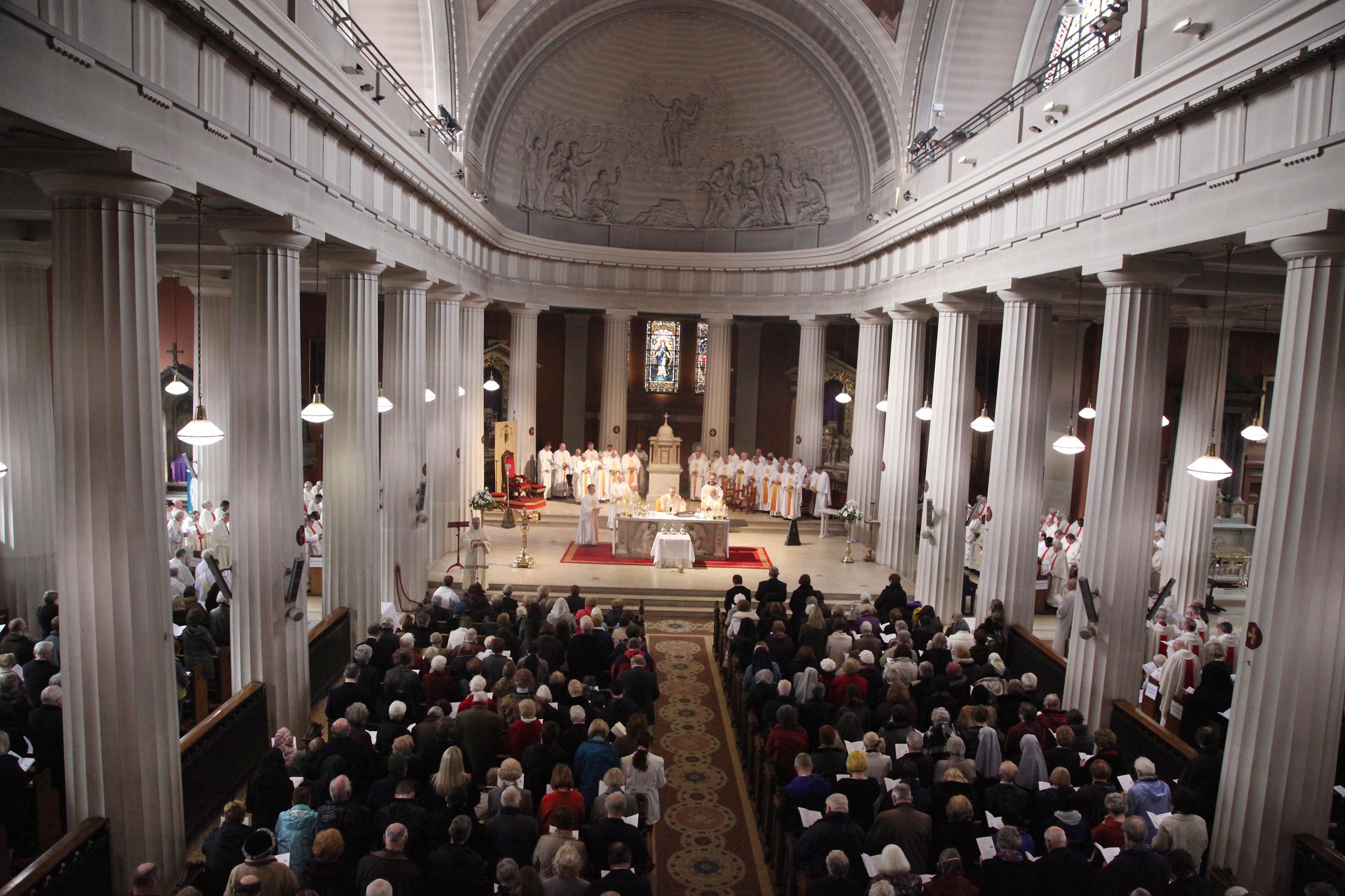 La Iglesia debe cambiar, dice el arzobispo de Dublín