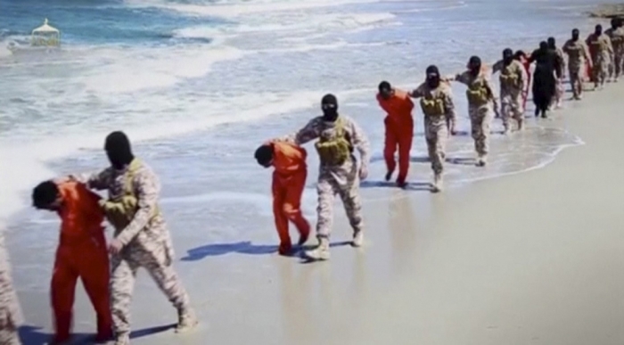 Restos de 34 cristianos encontrados en fosa común en Libia, tres años después de la masacre de ISIS
