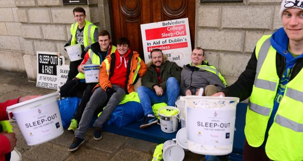 Los estudiantes de Belvedere College duermen fuera para organizaciones benéficas para personas sin hogar