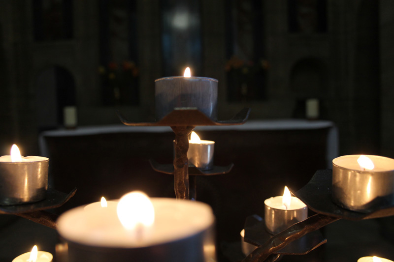 El obispo Donal McKeown conmemora el aniversario del atentado de Omagh