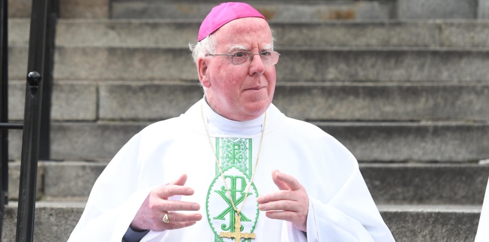 El obispo John McAreavey renuncia como obispo de Dromore