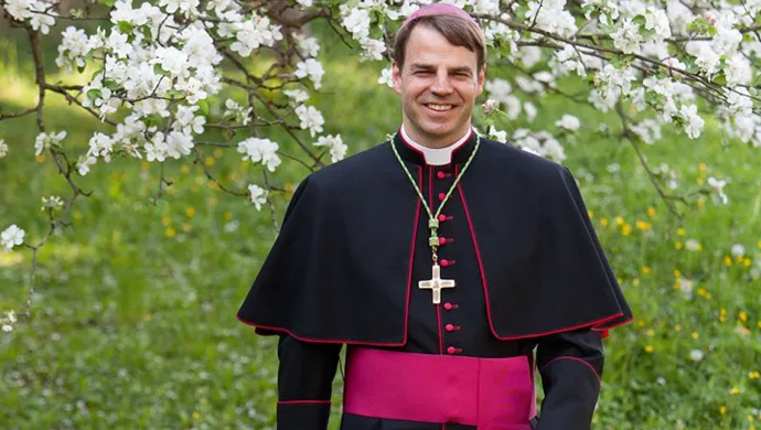 Obispo alemán confronta a teólogo por afirmar que los católicos contra la 'igualdad de género' son racistas