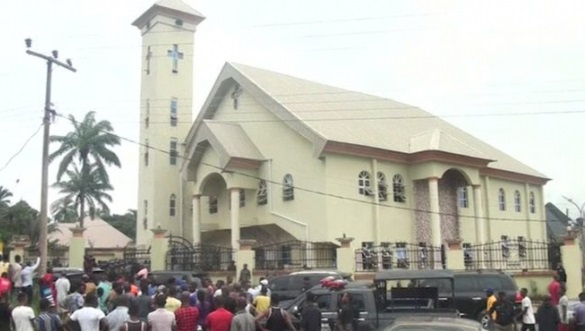 Ataque con armas a iglesia católica en Nigeria deja 11 muertos