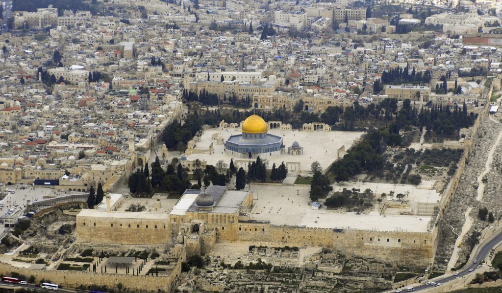 El Papa pide el fin de la violencia en el Monte del Templo en Jerusalén