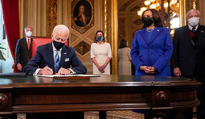 Biden y Harris declaran su apoyo al aborto en el aniversario de Roe