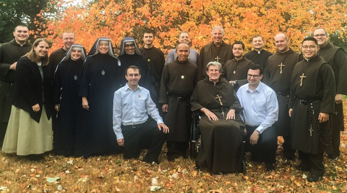 Caballeros de la Sagrada Eucaristía: una comunidad que se toma en serio la expansión