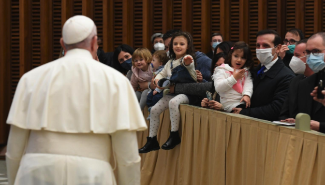 El Papa Francisco insta a la Curia Romana a afrontar la 'crisis eclesial'