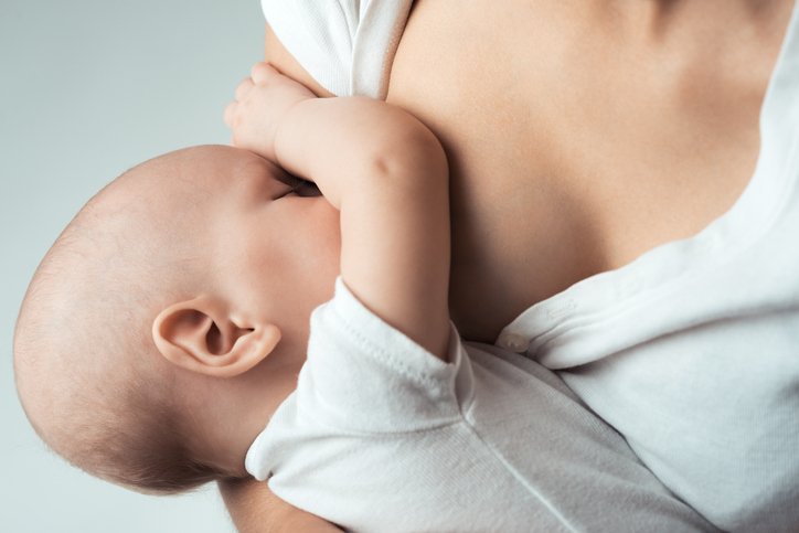 Los católicos tienen tasas de lactancia materna más bajas, dice informe