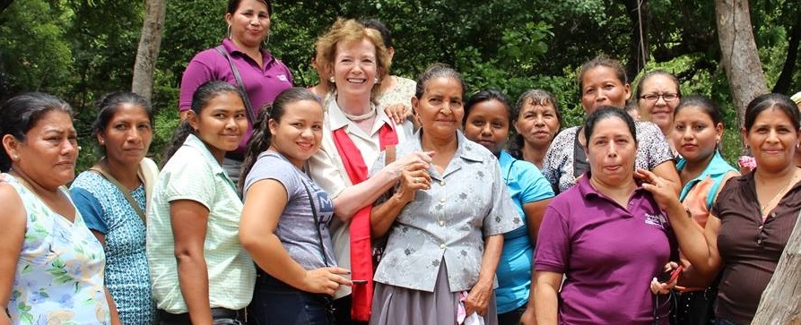 Mary Robinson habla por los 'pequeños' agricultores en Honduras