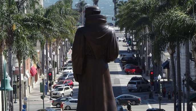 Ciudad de California retirará estatua de San Junípero Serra de terrenos públicos