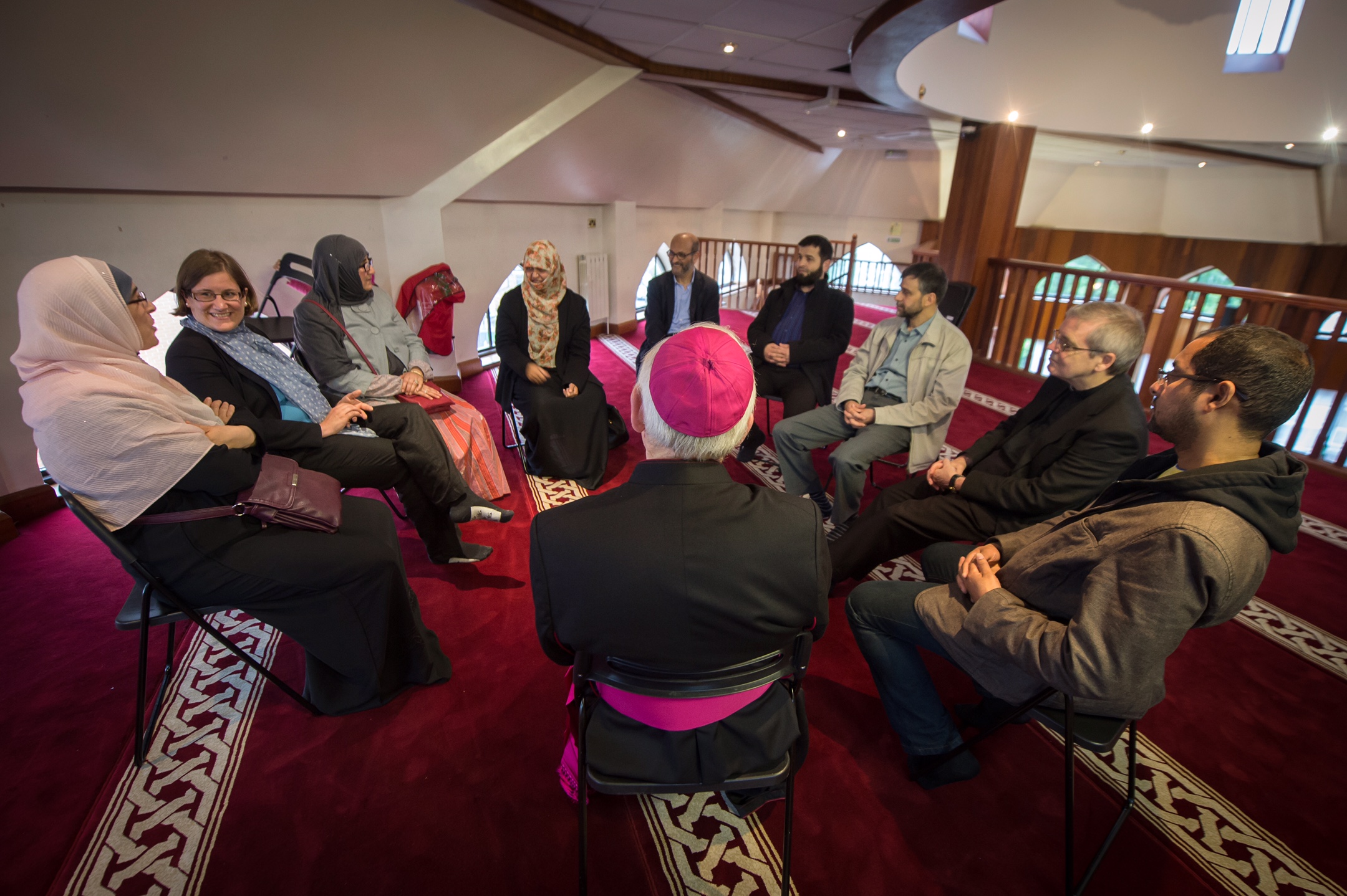 Católicos visitan proyecto para personas sin hogar en mezquita de Londres