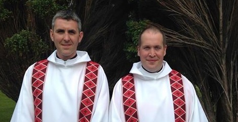 El obispo Freeman ordena dos palotinos al diaconado
