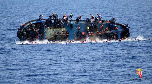 Temen 880 refugiados muertos en naufragios frente a Italia