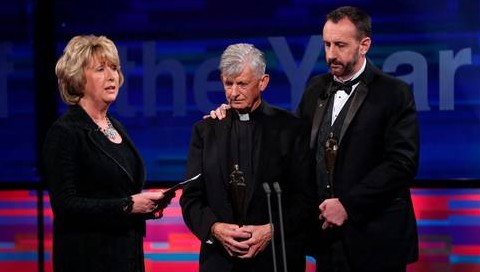 El padre Brendan McBride gana el premio a la persona del año