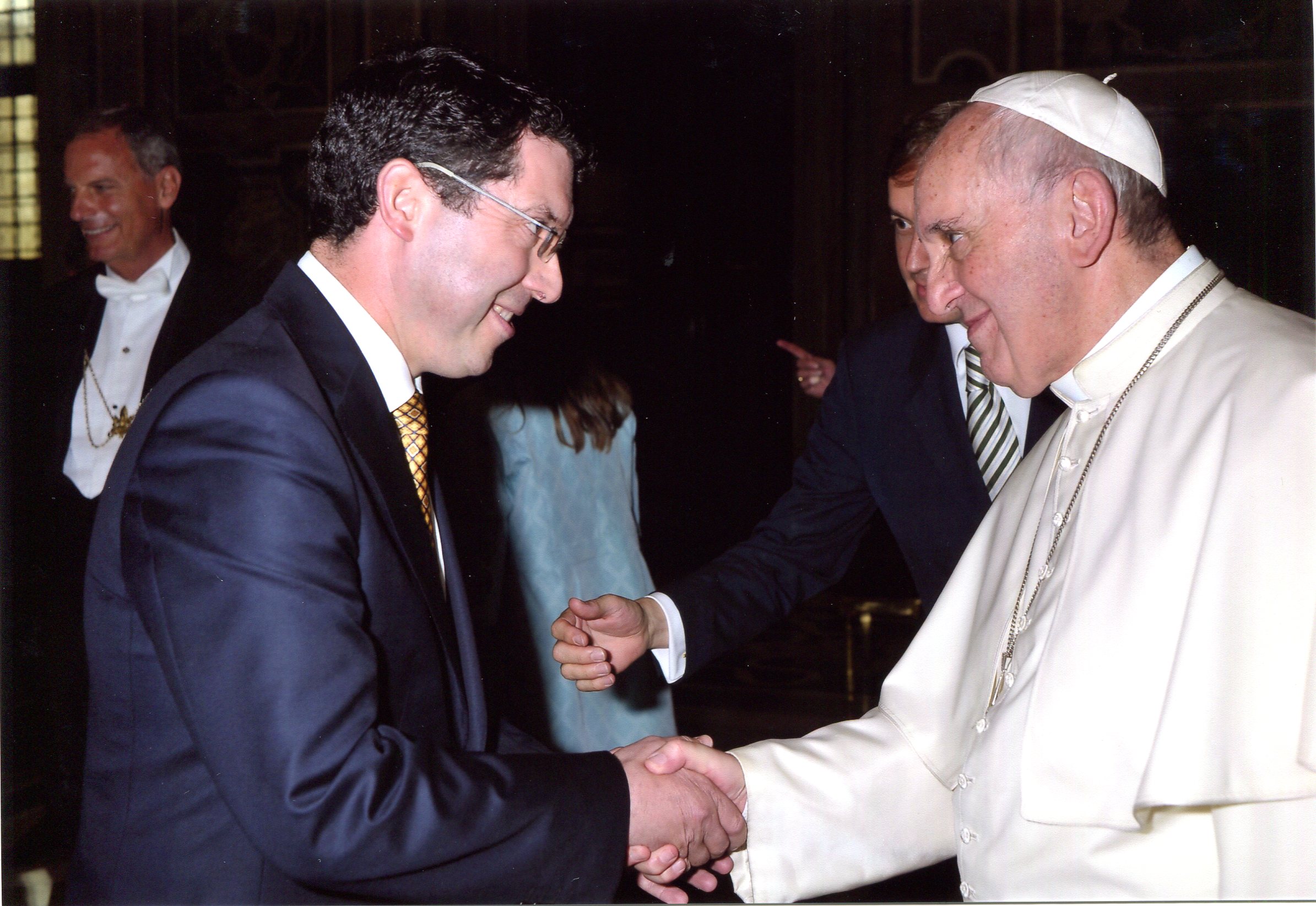 Senador irlandés entre los políticos para reunirse con el Papa