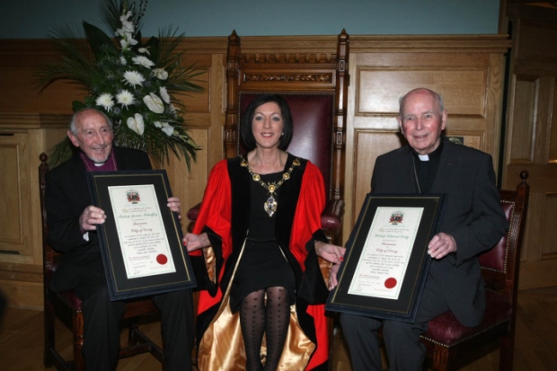 Libertad de Derry conferida a dos obispos jubilados