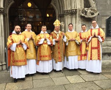 Seis diáconos ordenados para los dominicos