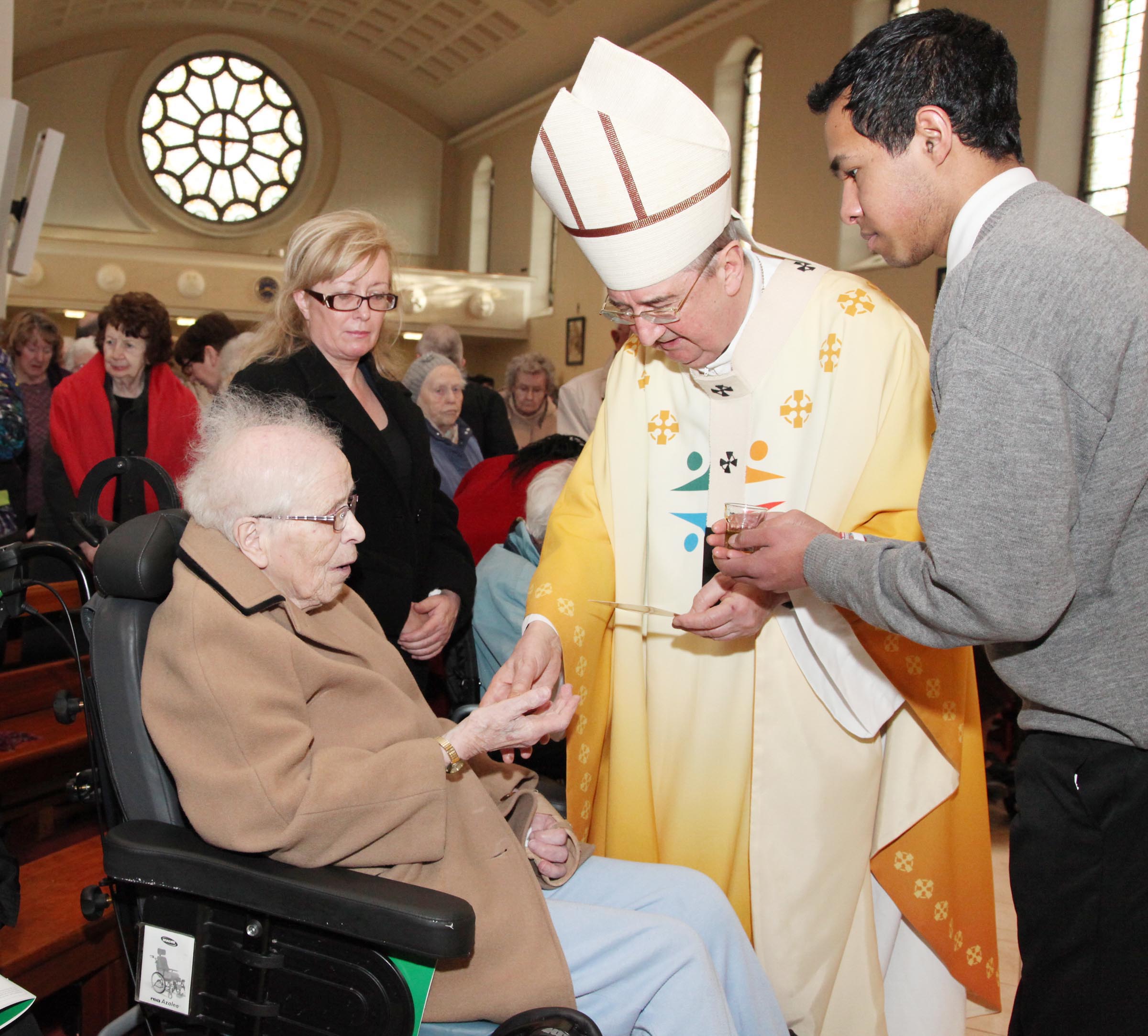 Rol de la comunidad en el cuidado de los enfermos: Arzobispo