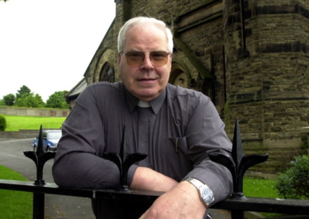 Sacerdote irlandés muere tras caída de iglesia en Preston