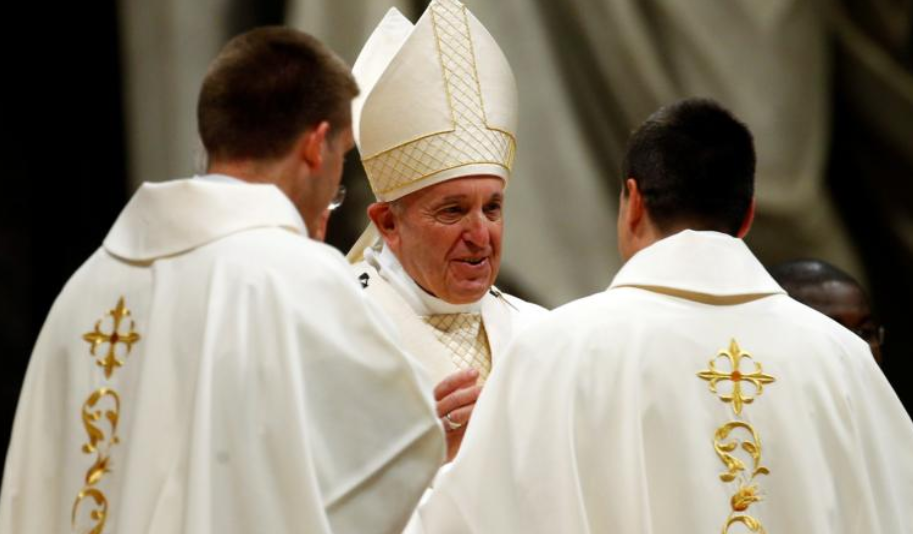 Francisco insta a los sacerdotes a ser fieles en tiempo de 'purificación eclesial'