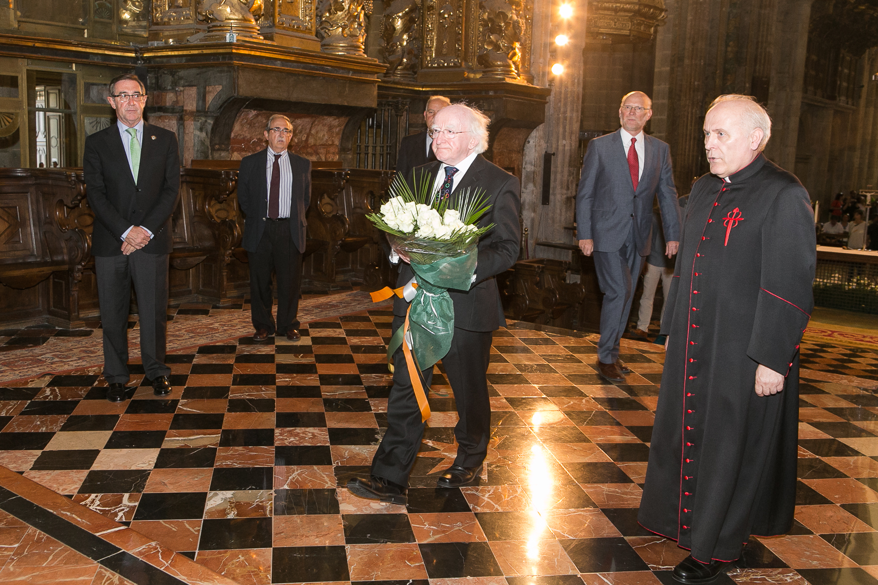 El presidente homenajea a las víctimas del ferrocarril de Santiago de Compostela