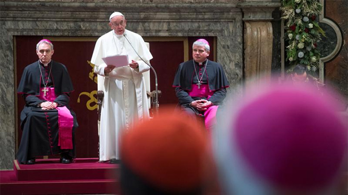 Papa Francisco, “primado diaconal” y descentralización de la curia