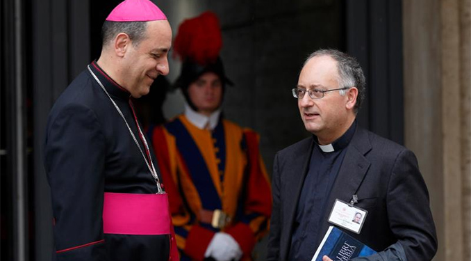 La aparente confusión del arzobispo Fernández sobre la excomunión y el derecho canónico
