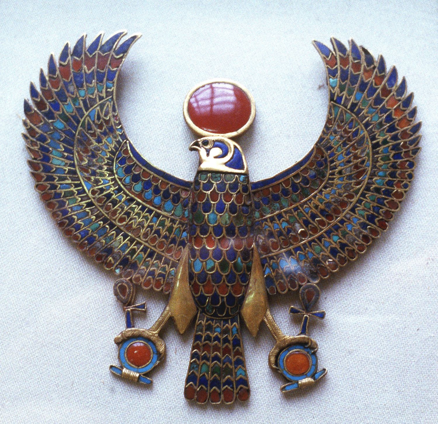 Aprenda sobre Horus, dios egipcio de la realeza, la guerra y el cielo