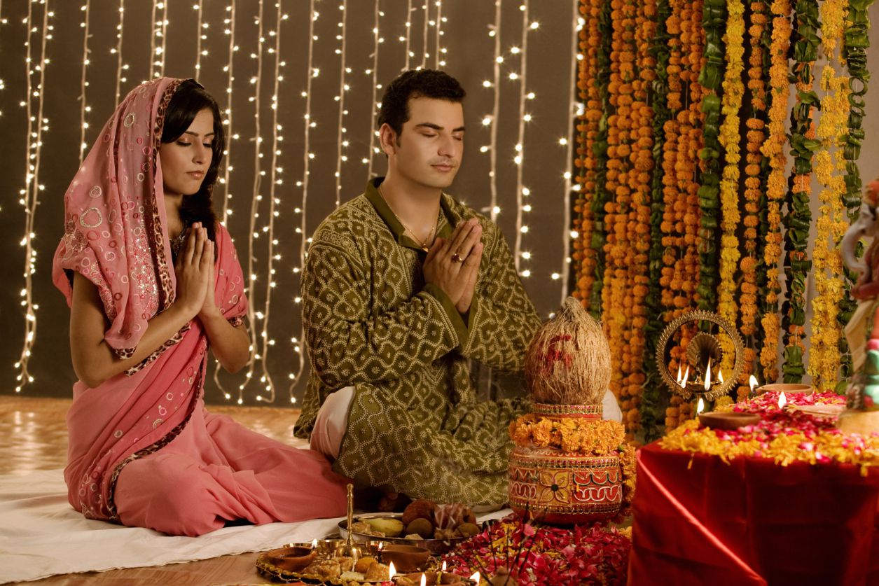 Cómo adorar a una deidad hindú con Puja