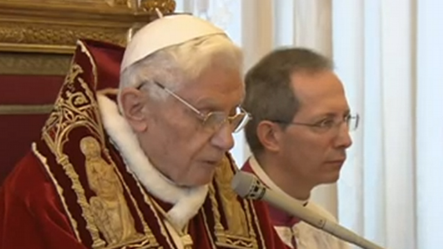 El Papa Benedicto XVI anuncia su renuncia