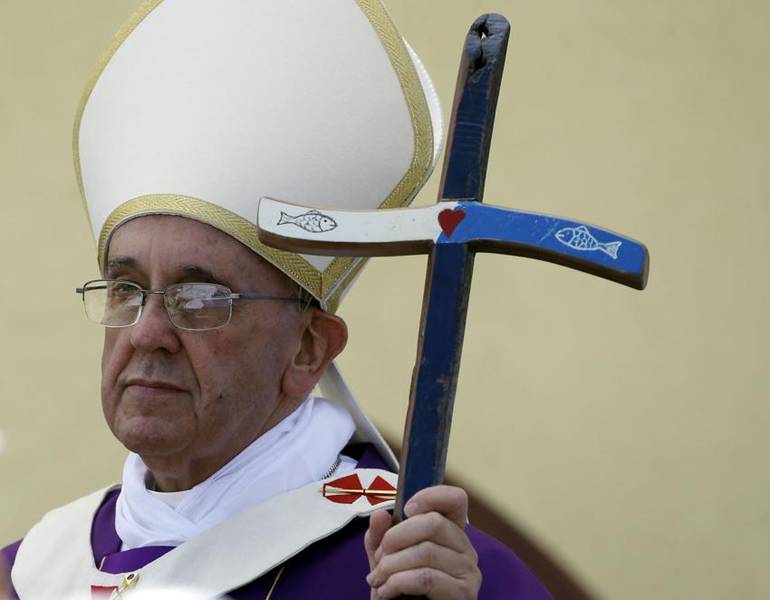 El Papa llora por los cristianos crucificados