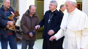 El Papa Francisco se encuentra con las personas sin hogar