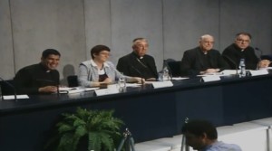 Ab Martin en la sesión informativa del Sínodo de Roma