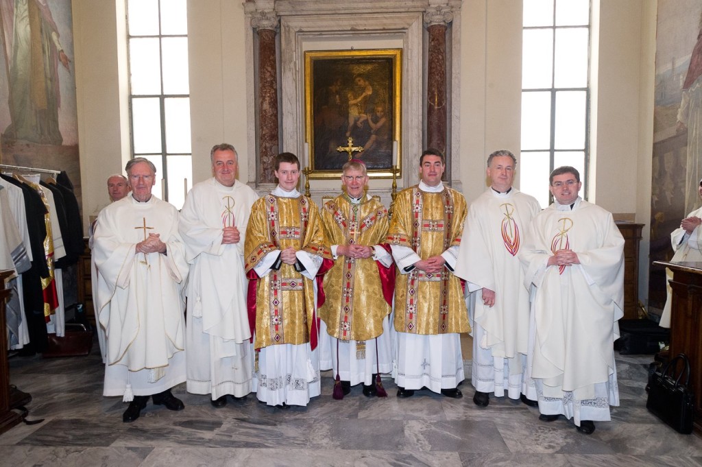 El obispo Buckley ordena dos diáconos en Roma