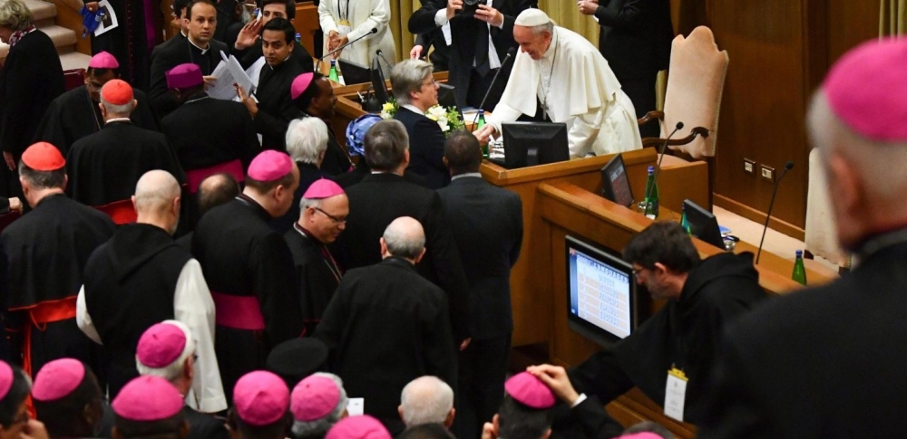 Erradicar el mal del abuso infantil, dice el Papa en reunión en Roma