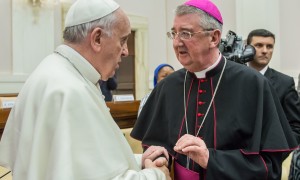 2014-04-10 Monseñor Martín y el Papa Francisco