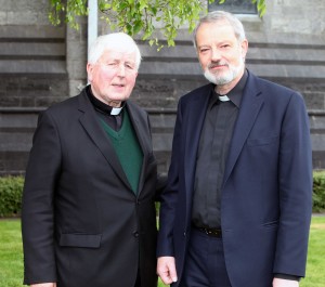 Obispo Christy Jones y obispo Kevin Doran