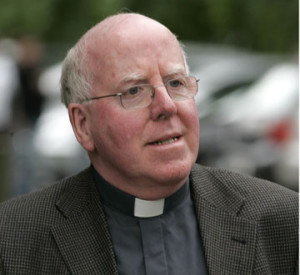 Obispo John McAreavey de Dromore. 