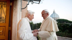 El Papa Francisco y el Papa Emérito Benedicto XVI.
